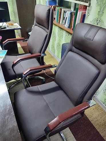 кресло кожаное офисное: Офисное кресло, С колесиками, цвет - Черный, Экокожа — 8