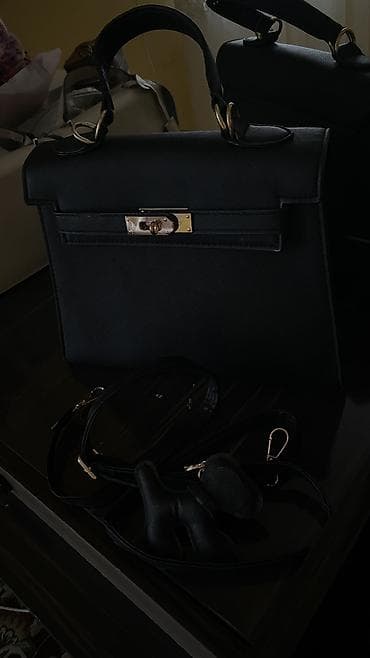 moncler футболка: Женская сумка-топхэндл в классическом стиле. - Цвет — 2