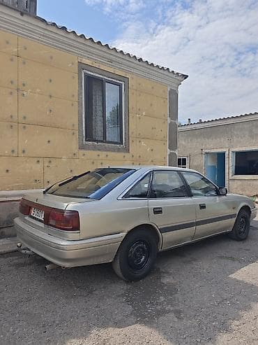 Унаа: Mazda 626: 1989 г., 2 л, Кол менен иштөөчү, Бензин, Лифтбек — 4
