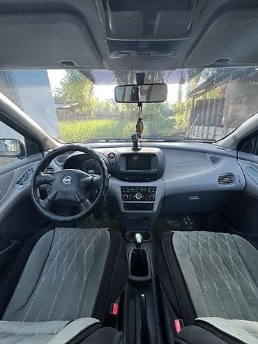 Транспорт: Nissan Almera Tino: 2004 г., 1.8 л, Кол менен иштөөчү, Бензин, Хетчбек — 5