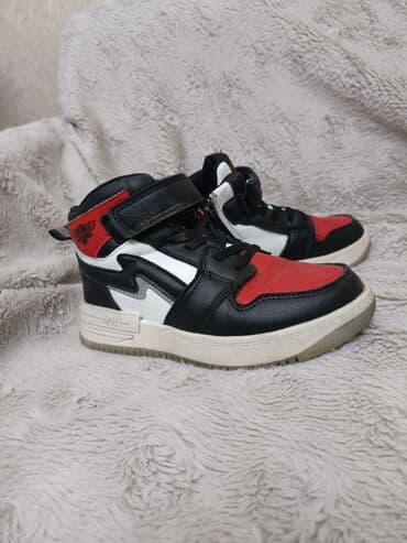 детская обувь с высоким берцем: Высокие кроссовки размер 32 . 400 сом — 1