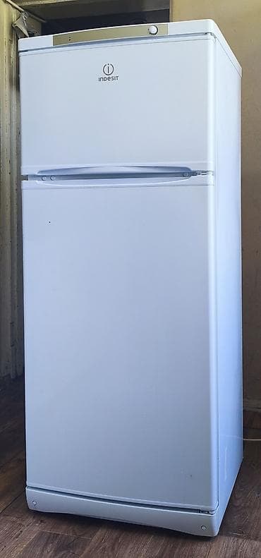 я ищу холодильник бу: Холодильник Indesit, Б/у, Двухкамерный, De frost (капельный), 60 * 145 * 60 — 2