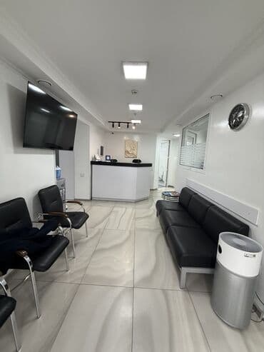 продаю дом в центре бишкека: 📍пр-т Чуй 🔘Этажи 2/4 🔘131,2м² Продается коммерческое — 2