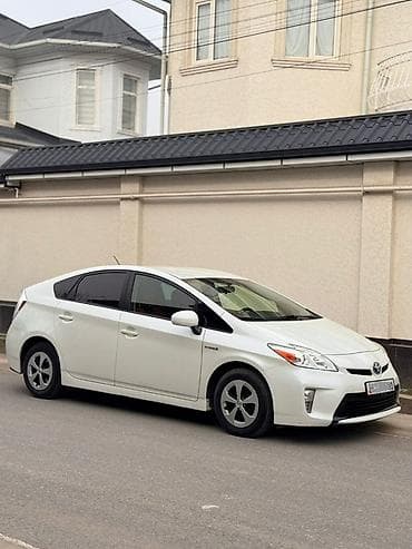 jaguar s type: Toyota Prius: 2015 г., Автомат, Гибрид, Лифтбек — 2