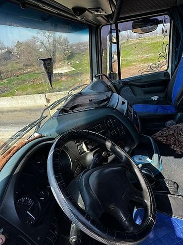 свето диоды: Тягач, DAF, 2005 г., Тентованный — 5