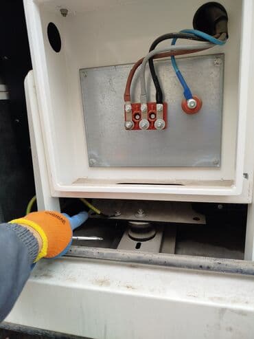 it программист: Разнорабочий - по линии электрики: прокладка кабеля, забивать чопики и — 5