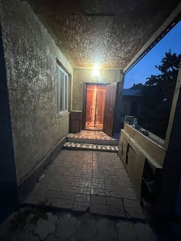 сдаю дом ак оргоо: 50 кв. м, 4 бөлмө, Жертөлө, ороо, Забор, тосулган — 4