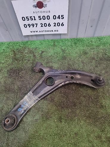 Передний правый рычаг Toyota 1999 г., Оригинал