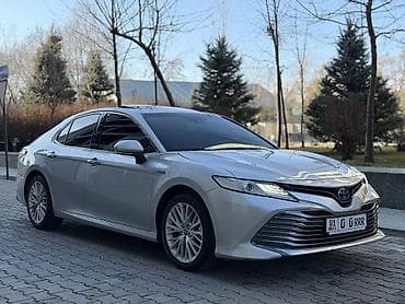 Toyota Camry: 2020 г., 2.5 л, Гибрид, Седан