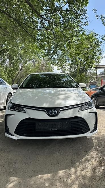 byd e7: Toyota Corolla: 2022 г., 1.8 л, Вариатор, Гибрид, Седан — 1