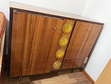 пикник бишкек: Продаются: Тумбочки - 500 сом Диван - 1000 сом Холодильник (рабочий) — 1