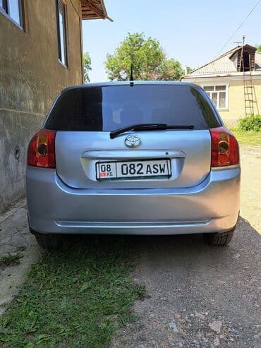 диски на раф 4: Автомобиль Toyota Corolla, седан голубого цвета. Имеет передний — 2