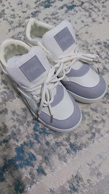 Кроссовки новые,не подошёл размер at lalafo.kg Кроссовки новые,не подошёл размер