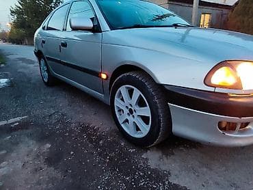 Toyota: Toyota Avensis: 1999 г., 1.6 л, Механика, Бензин, Хэтчбэк — 4