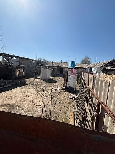 сдаю дом без хозяин: Продаётся одноэтажный дом с просторным двором и хозяйственными — 5