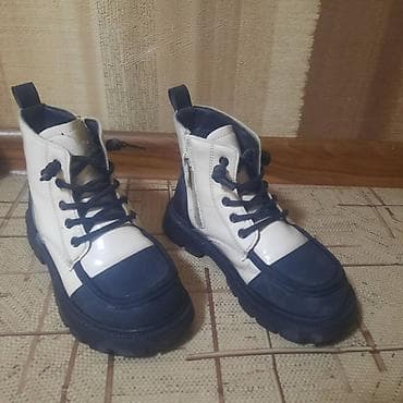 Демисезонные ботинки для девочки, состояние отличное. Дочка быстро