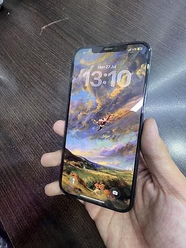 IPhone 12 Pro Max, цвет Pacific Blue. На фото — оригинальная коробка с