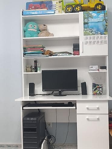 задняя полка: Компьютерный стол, Б/у, С полками — 1