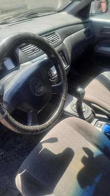 Унаа сатуу: Mitsubishi Lancer: 2001 г., 1.6 л, Кол менен иштөөчү, Седан — 1