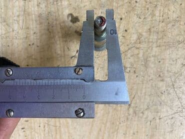 скупка подшипников: Болт натяжителя с неизвестного японского автомобиля Болт натяжителя — 4