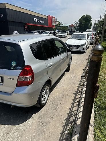 mini v: Honda Fit: 2002 г., 1.3 л, Вариатор, Бензин, Хэтчбэк — 4
