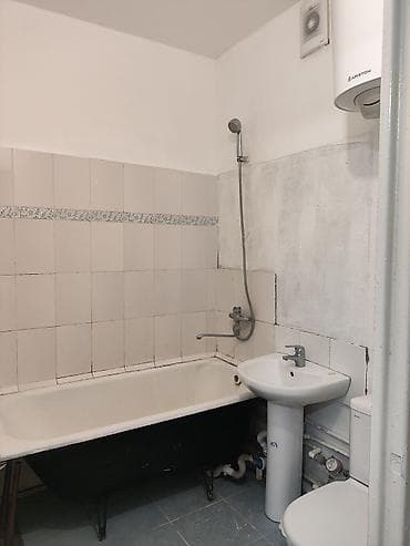 12 мкр сдаю: 1 комната, 35 м², 105 серия, 5 этаж, Косметический ремонт — 6