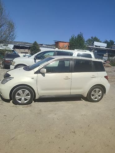 mini kuper: Компактный хэтчбек белого цвета. Основные особенности: - 5‑дверный — 5