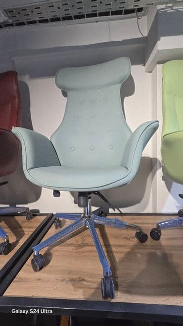 кресло для офис: Офисное кресло, Новый, С колесиками, цвет - Голубой, Кожа, В рассрочку, Бесплатная доставка — 2