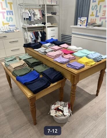 Шкафы: Срочно ‼️ продаю два стола из массива дерева Стоимость за большого — 1