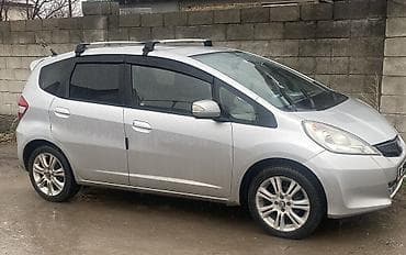 fit 2012: Honda Fit: 2010 г., 1.3 л, Автомат, Бензин, Хэтчбэк — 2