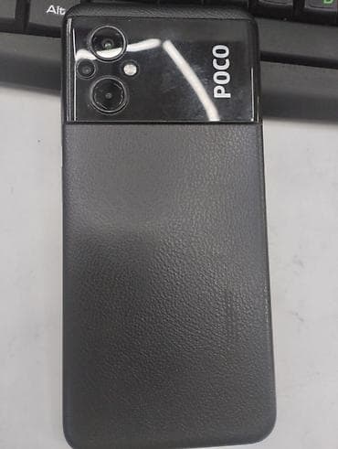 Смартфон POCO (серия X/М, дизайн с широкой глянцевой вставкой под