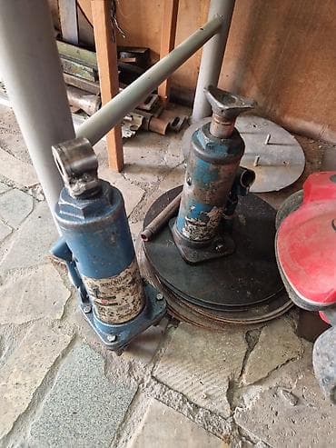 passat b 8: Домкрат от спринтер не рабочий по 1000 сом каждый — 1