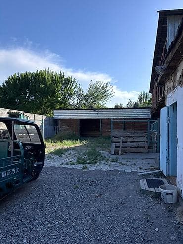 Дом и Конюшня Сарай/ помещение с двором и навесом находятся в Кант