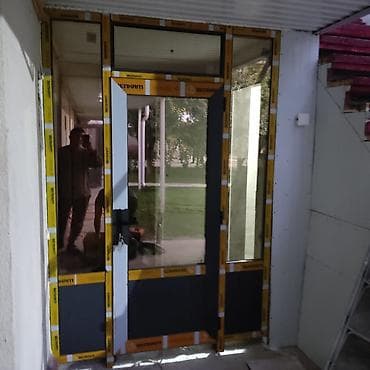 Үйлөр жана батирлер үчүн эшик, Бир эшиктуу, Айнек менен, түсү - Боз