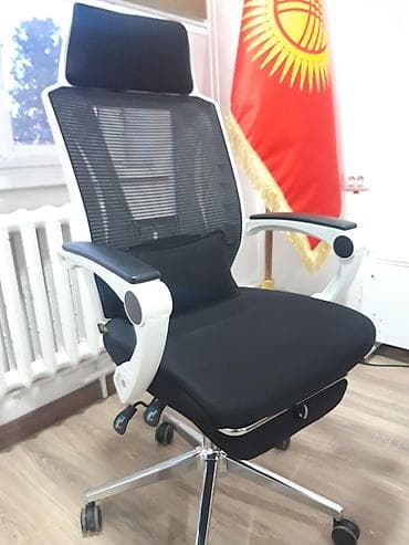 Продаю почти новые офисное кресло с подножкой - Спинка из прочной at lalafo.kg Продаю почти новые офисное кресло с подножкой - Спинка из прочной