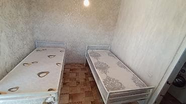 Недвижимость: Сдаются места в комнате. В комнате 4 койки. Есть все необходимое для — 6