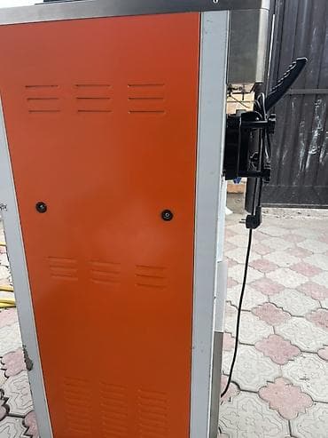 Өндүрүш үчүн жабдуулар: Срочно продаю мороженное аппарат новое почти роботали только месяц.все — 2