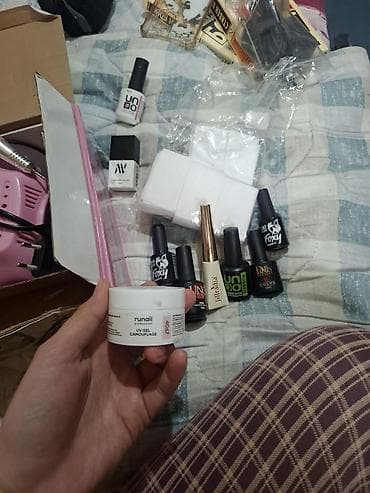 Профессиональный набор для маникюра и наращивания ногтей Состав: - — 4