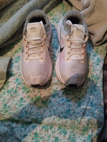 свадебные платья в бишкеке цены на прокат: Кроссовки Nike 1) Белые тренировочные кроссовки Nike: - Верх — 37