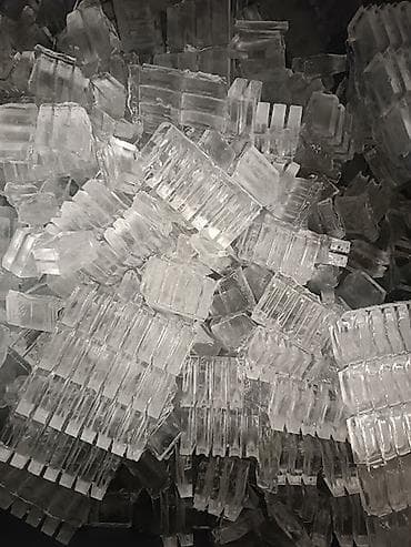 Полуфабрикаты: Пищевой лёд разной формы и размеров находимся в центре города — 3