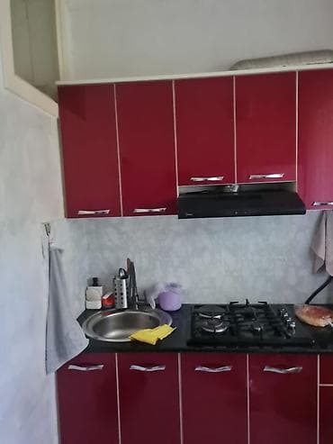 Кухонный гарнитур с глянцевыми фасадами цвета бордо - Комплектация