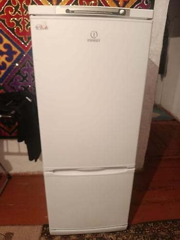 Холодильник Indesit, Б/у, Двухкамерный, De frost (капельный), 60 * 160 * 60