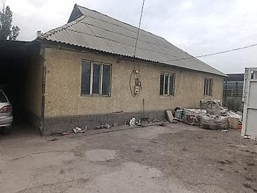 Продаётся одноэтажный дом с большим навесом и просторным двором. -