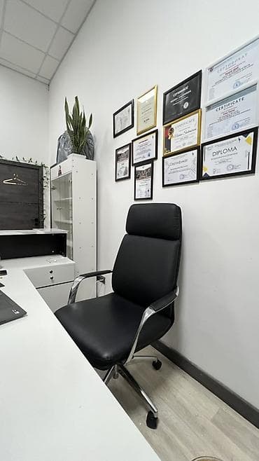 продам офисное кресло: Офисное кресло, С колесиками, цвет - Черный, Экокожа — 1