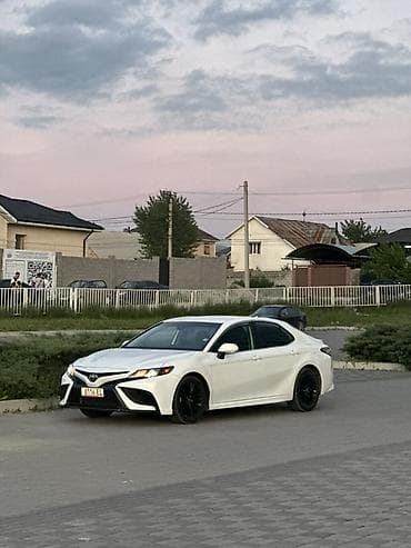 Toyota Camry: 2021 г., 2.5 л, Автомат, Бензин, Седан