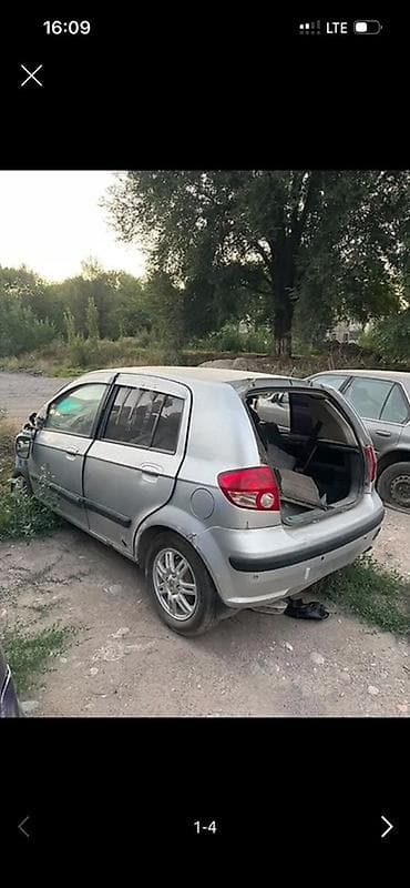 mini kooper: Автомобиль хэтчбек серебристого цвета (5 дверей), на легкосплавных — 1