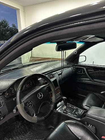 grand cherokee: Mercedes-Benz : 2000 г., 4.3 л, Бензин, Седан — 7