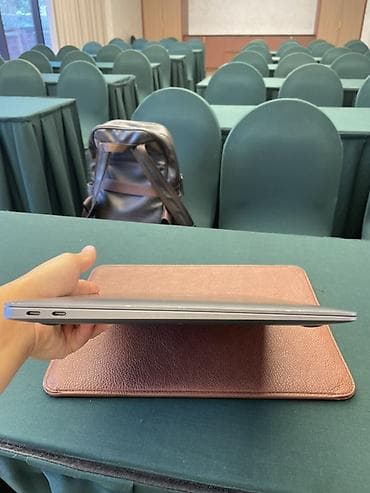 apple macbook air 11: Покупал в Дубае, есть даже чек и каробка пользовался 2 года. В — 3