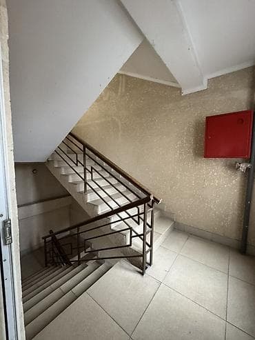 сдаётся квартира в кара балте: 🔥Продаётся просторная 3-комнатная квартира в 5 микрорайоне! Напротив — 3