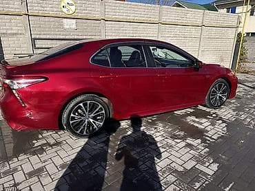kia seltas: Toyota Camry: 2018 г., Седан — 3